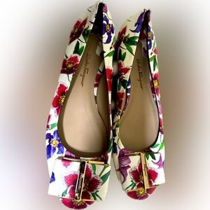 Salvatore Ferragamo White Floral Print Leather Avola Bow Ballet Flats Size 8.5